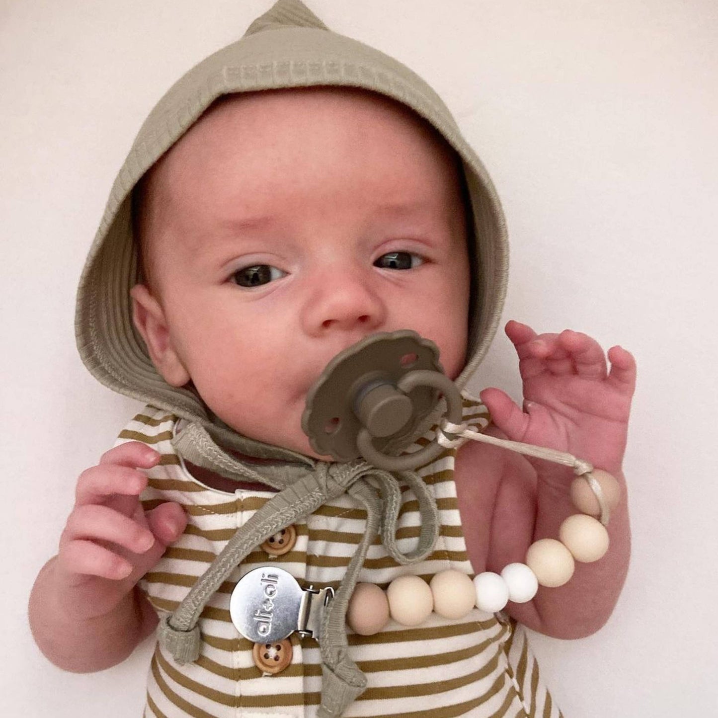 Ali+Oli Silicone Pacifier Clip (Natural)